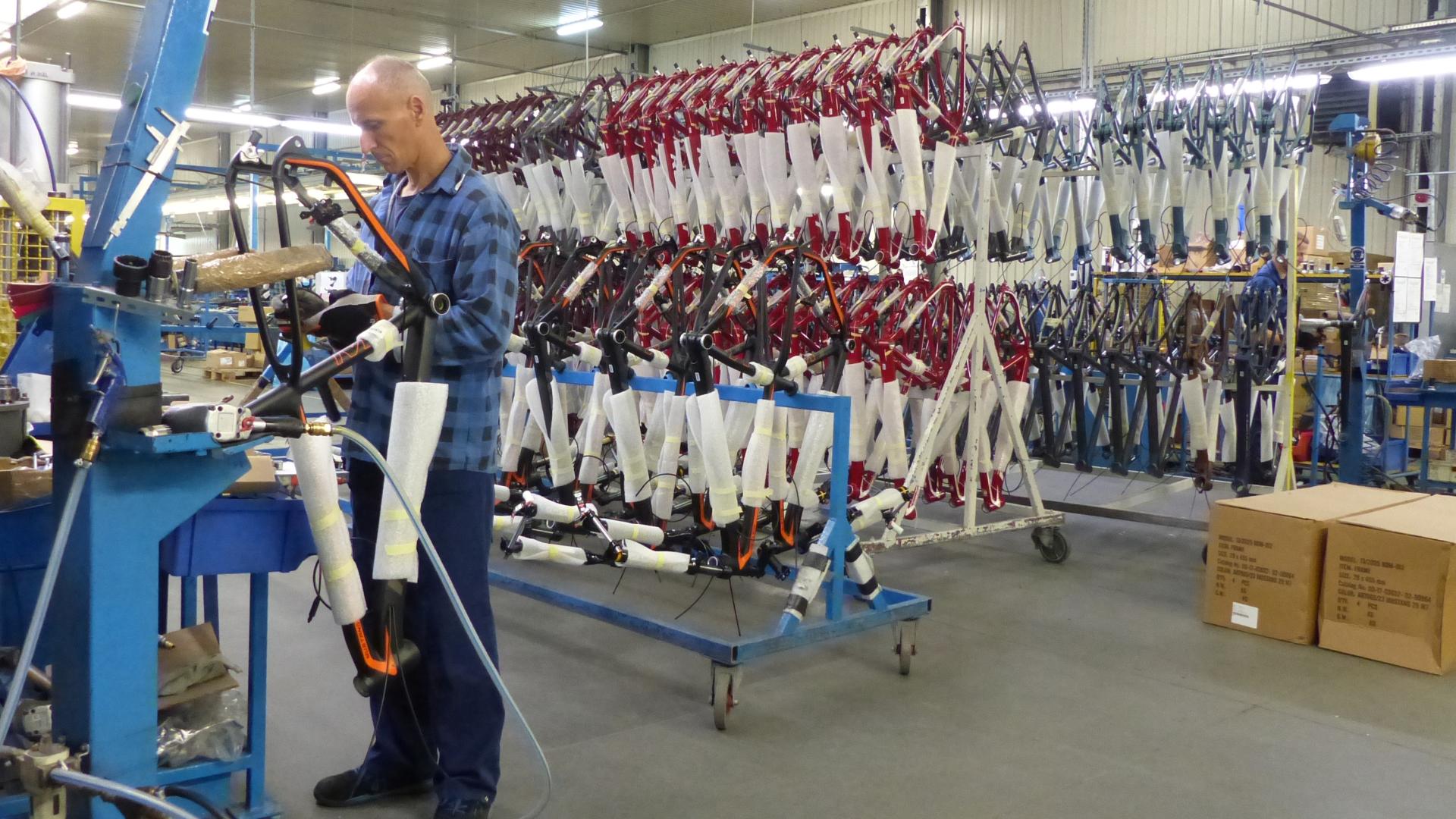 Man in manufactury for bicycles and e-bikes 