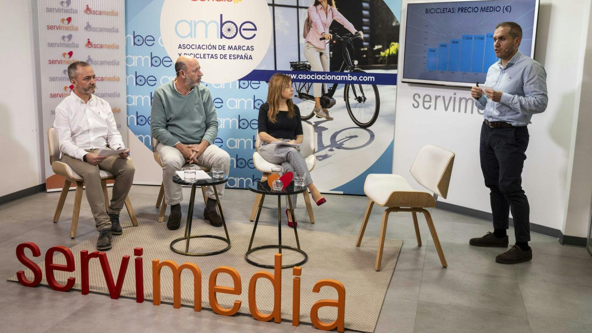 people at the presentation of Servimedia