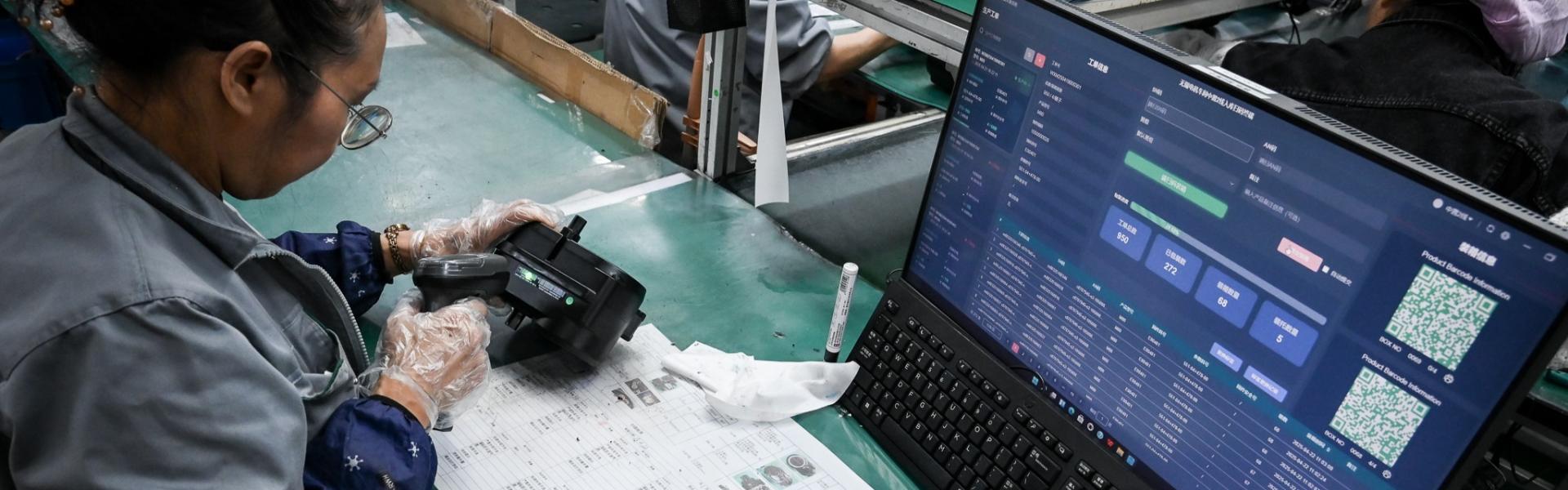 Employee Ananda's Wuxi factory
