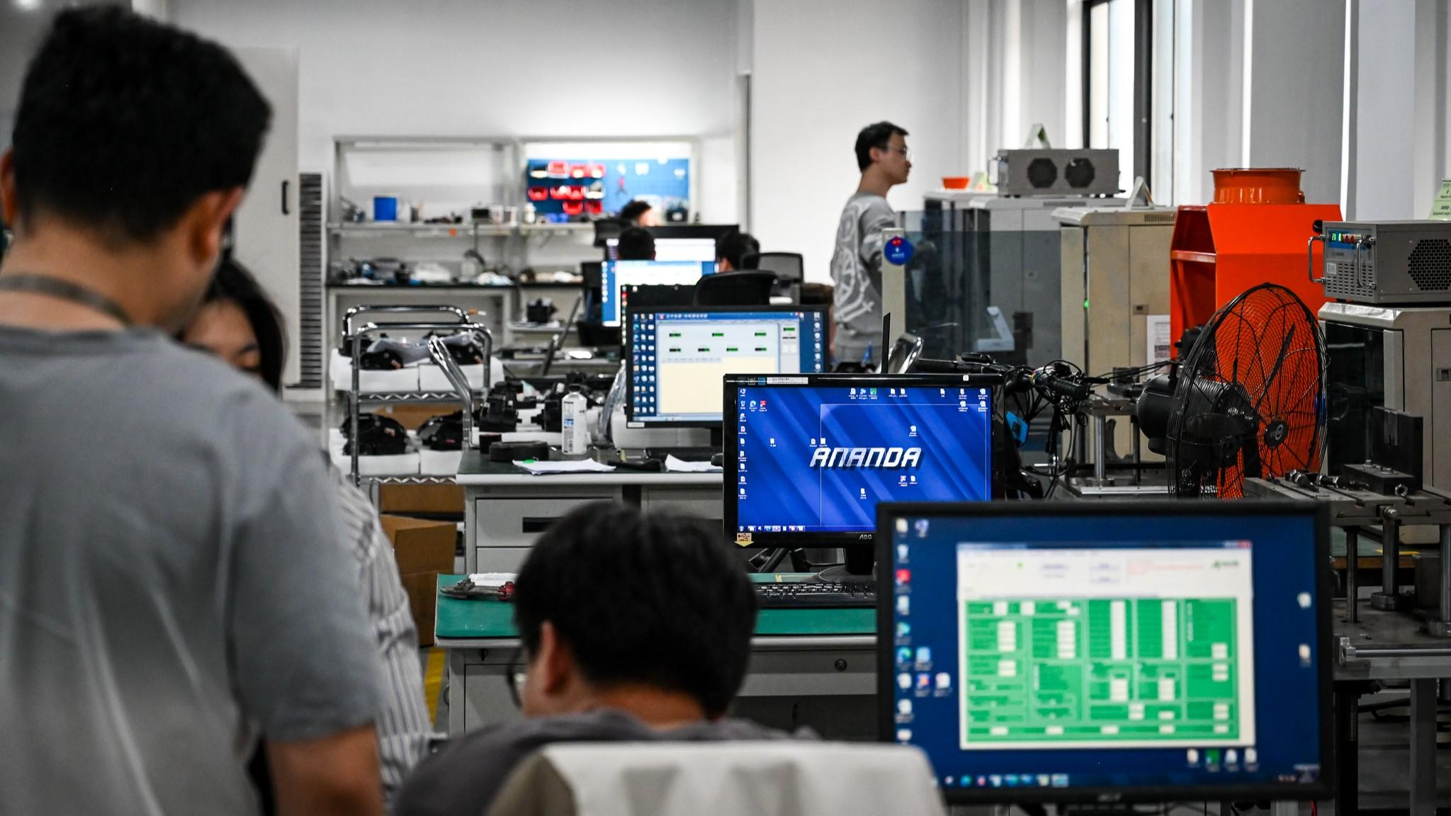 Employee Ananda's Wuxi factory